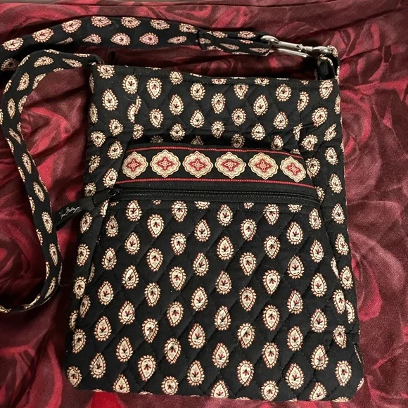 Vera Bradley med size purse - Picture 1 of 10